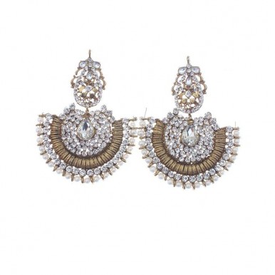Earrings with a combination of pearl and Beads