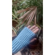 Blue knitted gloves 