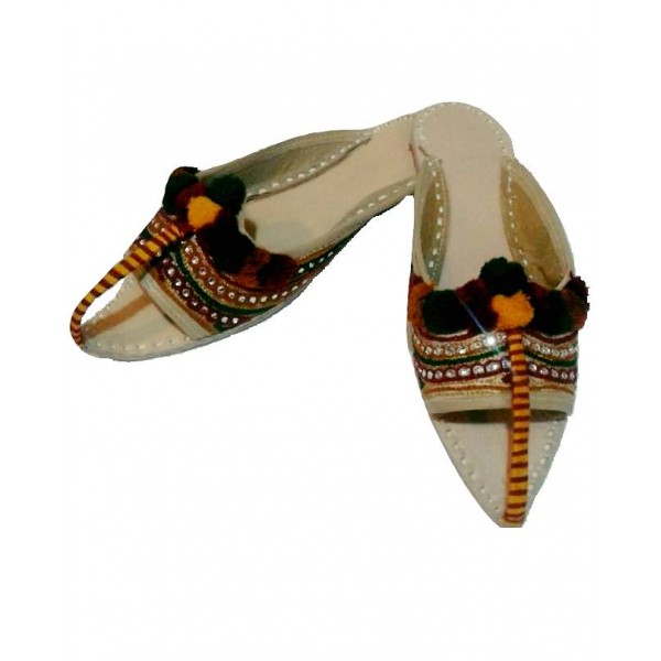 khussa female