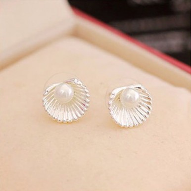 Shell Design Pearl Stud Earring Silver – AE50