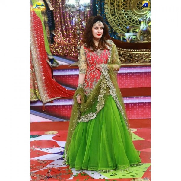 Red and green mehndi dresses clearance